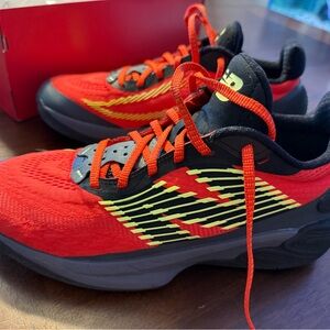 New Balance Basketball shoe 9.5Wide
TWO WXY V5
Neo Flame Red